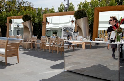 Guests picked up drinks from an outdoor bar at the SLS Hotel at GBK's suite.