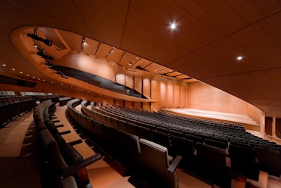 Although not much could be changed to the structure of the auditorium, the design and architecture team added a curving wooden surface to the walls, automated stage extensions, screen, and entry points, and upgraded the lighting and sound systems.
