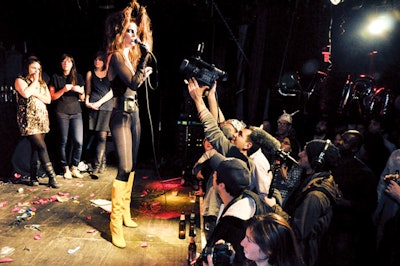A fashion duel in October 2008 required designers to create an outfit around a '99 Balloons' theme.