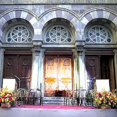 The consecration of the sanctuary of Central Synagogue began with a brief ceremony in front of the historic building.
