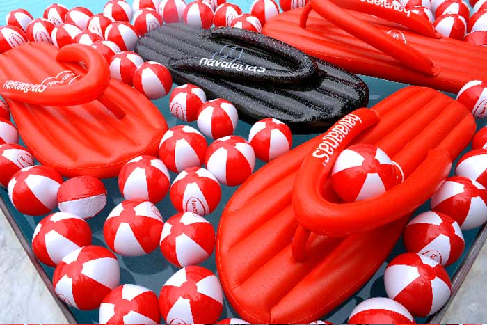 havaianas pool float