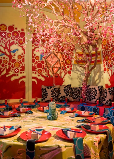 For his table for Continental Airlines, David Beahm used silk cherry blossoms.
