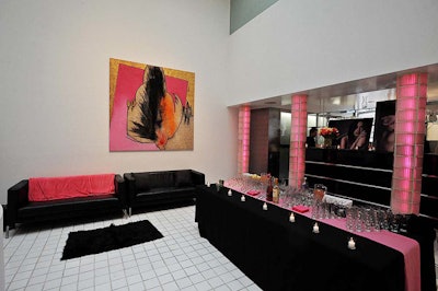 To encourage editors to stay, the company set up lounge areas.