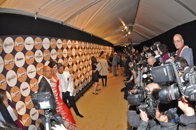 The night's guests, including Eva Longoria Parker and Sammy Sosa, posed in front of the media wall, which was decorated with circles.