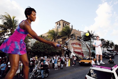 Venus Williams and Andy Murray stopped foot traffic for 15 minutes to promote the Sony Ericsson Open.
