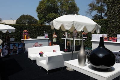 Outdoor lounge furniture adjacent to the salon beckoned guests.