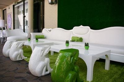 Moroco Chocolat owner Kelly Kimmel created an Alice in Wonderland concept for the restaurant's patio, which is furnished in white with touches of green and purple.