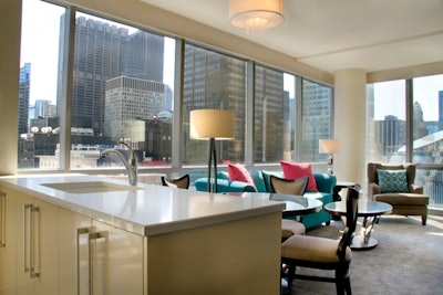 Some 60 suites offer full kitchens and floor-to-ceiling windows that overlook downtown.
