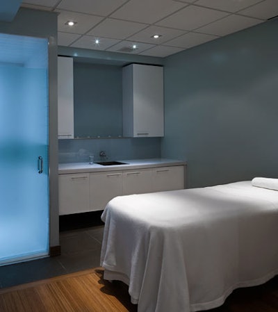 A range of spa services are offered in the treatment rooms, including massage therapy, reflexology, hydrotherapy, and body polishes.