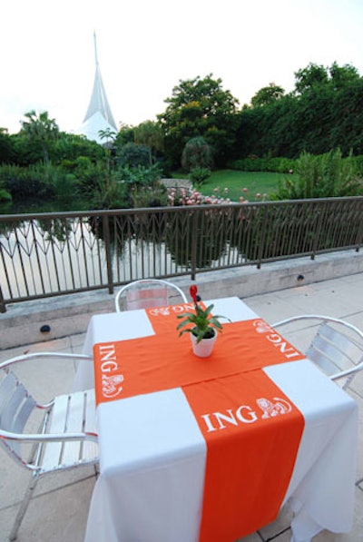 On the ING Flamingo Terrace, tables draped in linens branded with the company logo provided seating for guests who'd filled their plates at 20 food stations in the courtyard.