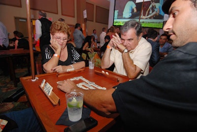 Many guests used dominoes branded with the ING logo.