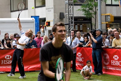 To bring on even more guests, HSBC sponsored a London-style cab that drove around Manhattan, offering free rides to the stunt throughout its five-day run.