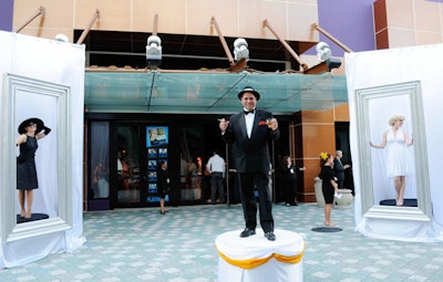 Audrey Hepburn, Frank Sinatra, and Marilyn Monroe impersonators greeted guests outside the main entrance.