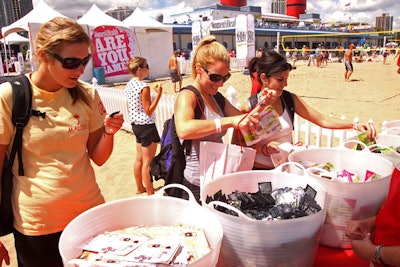 Guests filled branded gift bags with samples of products from companies such as Maybelline.
