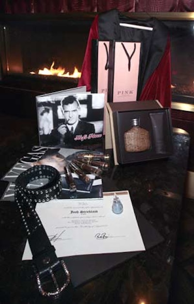 Usher and Vegas magazine's 'Vegas Aces' received gift bags filled with guy-appropriate items.