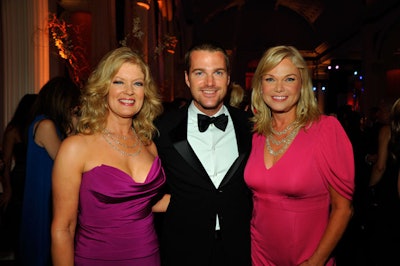ET and The Insider executive producer Linda Bell Blue posed with Chris O'Donnell and Mary Hart at the party.