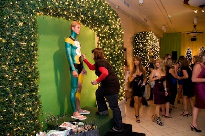 The Narcissus room also housed vignettes with body-painted models, whom artists adorned with the Glamorama logo.