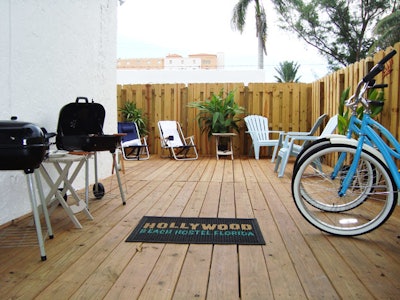 A 600-square-foot wood sundeck is available for events of 25 guests.