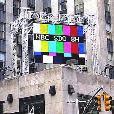 DSG Productions installed and operated large Sportslink video screens (rented from Daktronics) that were mounted on top of the lower buildings. Two additional mobile units were parked on 48th Street and 50th Street for better viewing on the street level.