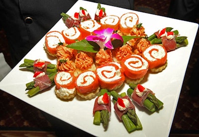 At the cocktail reception at the Hilton, passed hors d'oeuvres included proscuitto-wrapped asparagus and smoked salmon pinwheels.