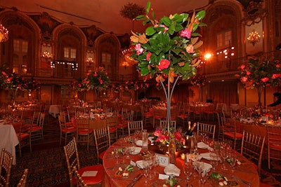 At the Hilton Chicago, Heffernan Morgan topped dinner tables with elevated centerpieces of magnolia foliage studded with pink and orange rose clusters.