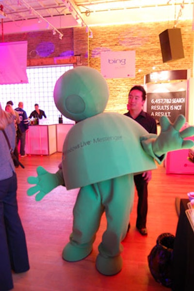The Windows Live Messenger mascot interacted with guests.