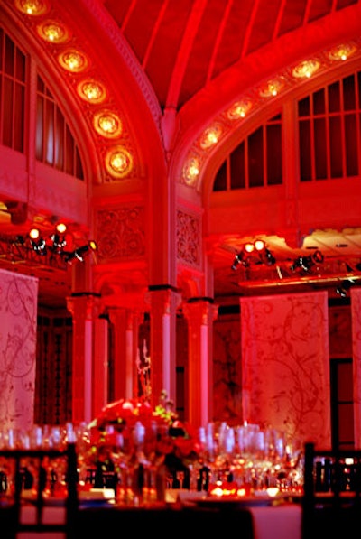 The glass dome ceiling of the forum was illuminated in textural patterns when guests entered the dinner area.