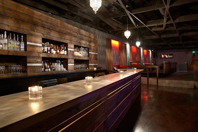Chandeliers and wood paneling deck Empire.