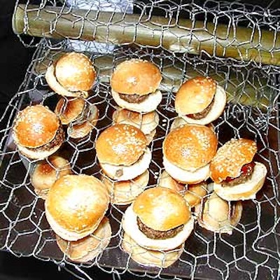 Mirrored platters were lined with chicken wire to serve mini hamburgers. (Photo courtesy of Tentation)
