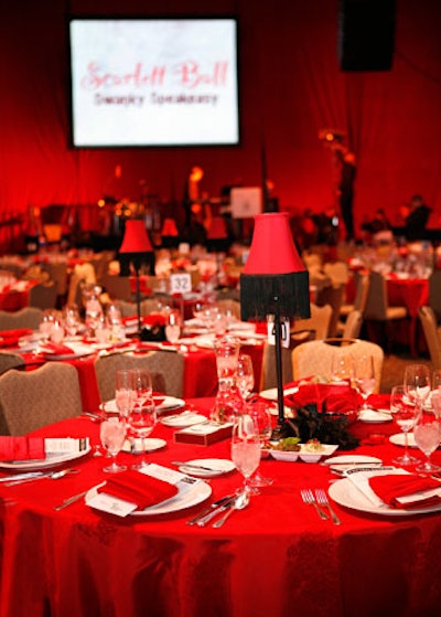 Black feathers and fringed lamps served as centerpieces.