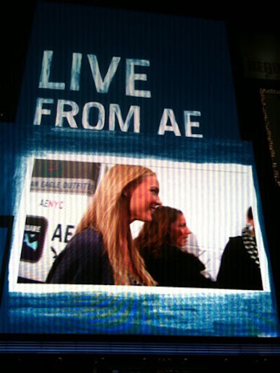 Using six high-definition cameras to capture video, technical producer Production Glue was able to feed live images to the American Eagle store's permanent exterior sign.