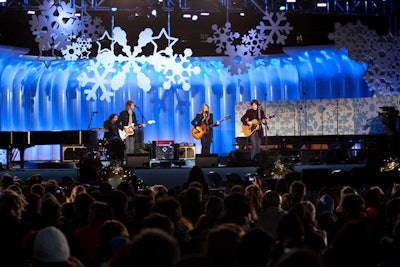 Sheryl Crow, the evening's featured entertainer, performed before and after the tree lighting.