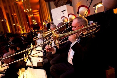 Stationed in the middle of the Grand Foyer, the Chicago Jazz Orchestra performed throughout the gala supper.
