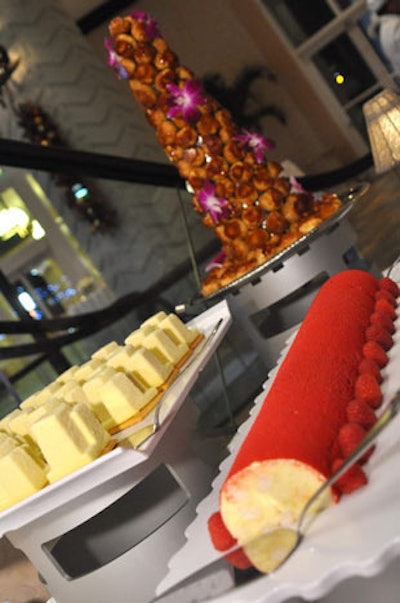 The dessert portion of the night, which took place in a Gatsby-inspired part of the convention center, featured New York Skyline Cheesecake, croquembouche, and angel food cake.