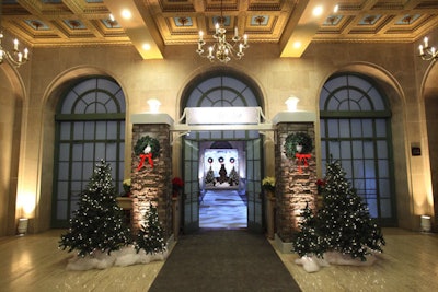 At the entrance to the Briefing Room, Hargrove created a garden gate with faux stone columns.