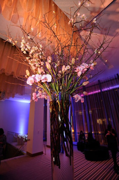An oversize floral arrangement by Winston Flowers served as a focal point.