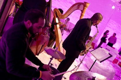 During the cocktail hour, harpist Brandee Younger and an accompanying jazz band helped establish a relaxed atmosphere.