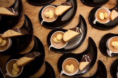 Waiters served a dessert of milk chocolate crème brulee by Restaurant Associates at around 11:15 p.m., shortly after the main course of chicken braised with figs, honey, and apple cider, served with sweet potato puree and broccoli rabe.