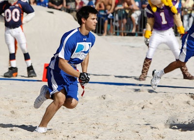 Twilight and New Moon star Taylor Lautner participated in the game for the first time.