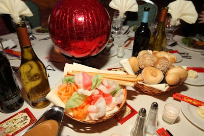 Chicago Signature Services placed baskets of shrimp chips and sesame bread sticks alongside traditional dinner rolls.