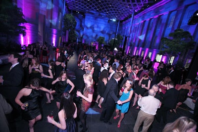 The Smithsonian's Junior Committee reeled in 320 guests for the Artrageous party.