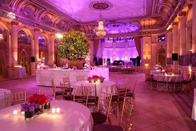 Hudson worked with New York's Floralia Decorators on arrangements, half of which used flowers shipped in from Columbia.