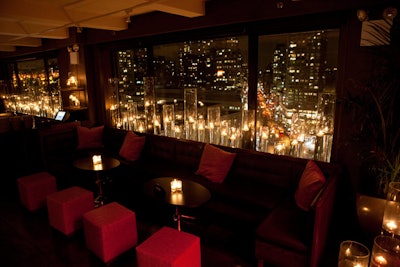 Floating candles in glass vases mimicked the lights of the skyline and drew attention to the view.