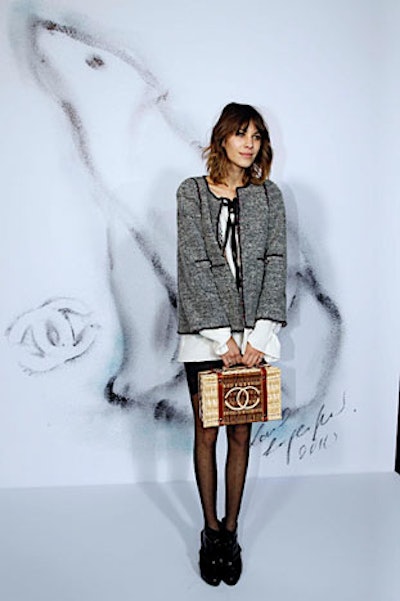 The same sketch decorated the step and repeat, which guests such as Alexa Chung, Lindsay Lohan, Micky Green, and house face Vanessa Paradis posed beside.