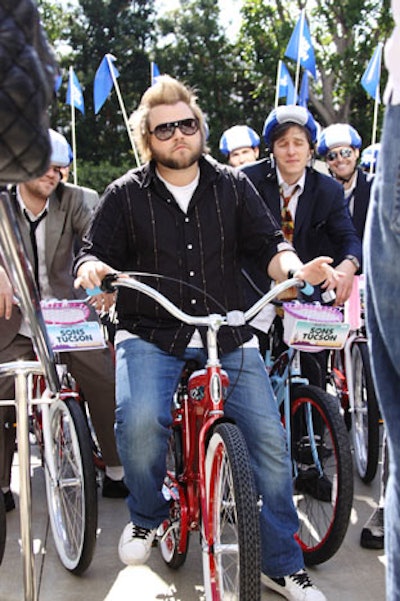 Building on a scene from the show's pilot, the promotion dressed 15 cyclists in ill-fitting suits and put them on bikes (provided by sponsor Schwinn) decorated with pink tassels and white baskets.