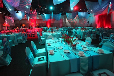 Planners incorporated a mix of round, rectangular, and square tables.