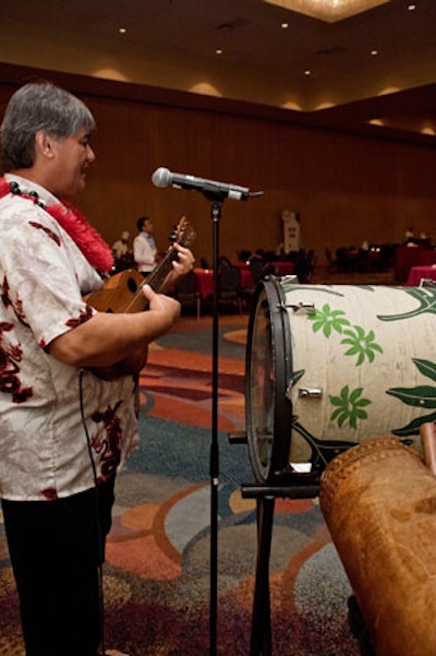 For the kickoff of the 87th annual Campus Market Expo in Orlando in March, organizers asked the evening's six sponsors to create activities that would foster networking among attendees. Kukui nut jewelry maker Go Nuts provided a Hawaiian band to entertain guests and reference the origin of its product.