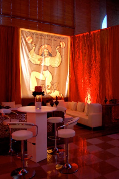 Large Havana-themed posters served as backdrops for the three main seating areas on the lounge side of the venue.