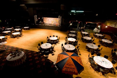 To allow the nearly 1,500 guests to move freely through the venue, Suzanne Tobak placed most of the decor and catering elements around the room's perimeter and added a smattering of tables in the center.