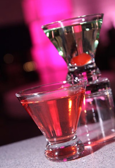 During the cocktail hour, guests had their choice of appletinis and cosmopolitans (pictured), as well as beer, wine, and other cocktails.